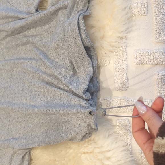 Reebok cropped perforated t-shirt with cinched waist - Picture 4 of 6